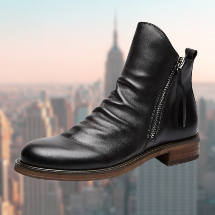 "Bottes en cuir noir pour femmes, élégantes, semelle antidérapante, vue de côté, design moderne et épuré, look mode."