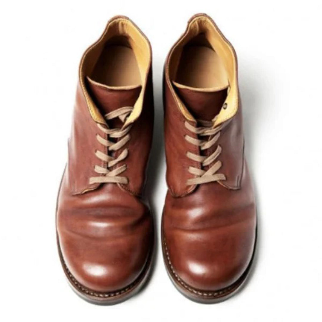"Bottes en cuir pour hommes, marron foncé, avec talon élégant, style moderne et confortable, parfaites pour toutes tenues."