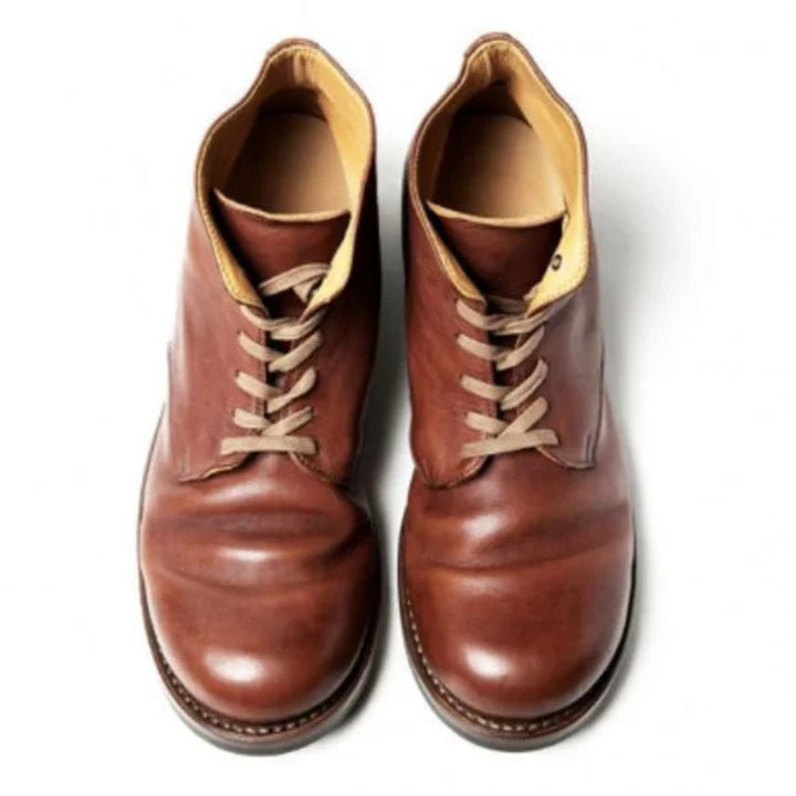 "Bottes en cuir pour hommes, marron foncé, avec talon élégant, style moderne et confortable, parfaites pour toutes tenues."