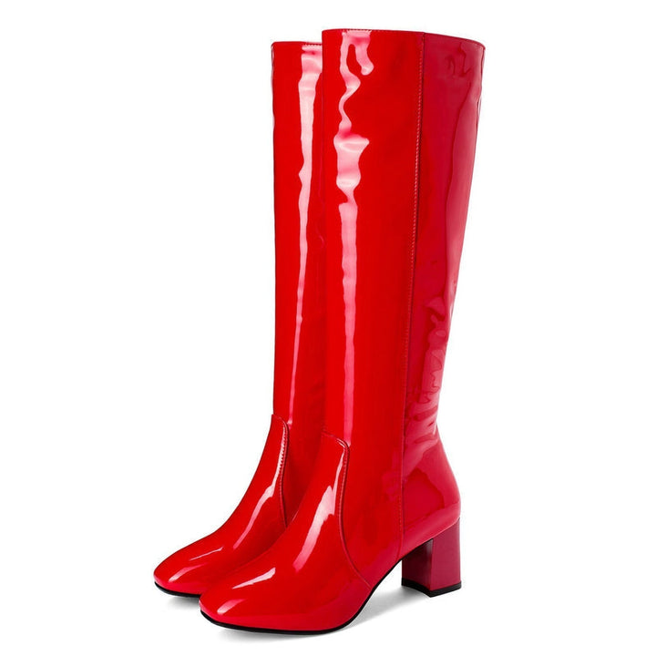 "Bottes femmes cuir verni brillant à talon bloc et bout arrondi, longueur genou, élégance et confort assurés."