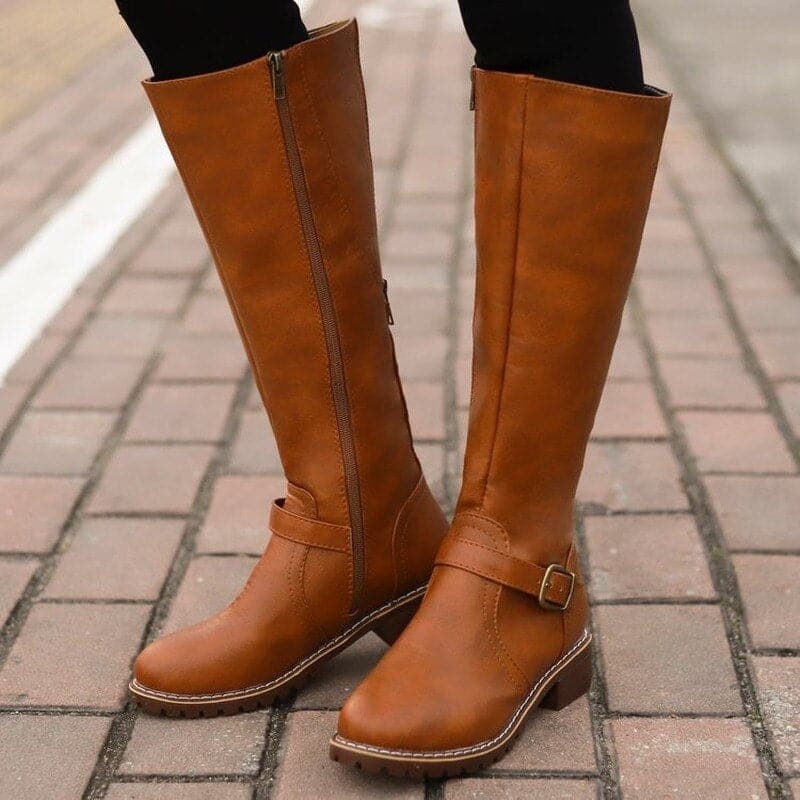 Bottes hautes femme, talon bloc, bout rond, marron, silhouette élancée, chic, confort, parfaites pour toutes occasions.