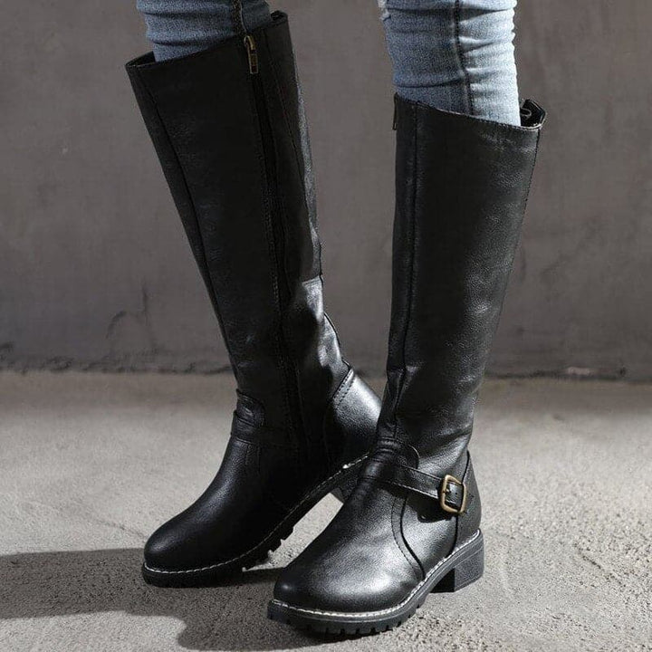 Bottes hautes femme, talon bloc, bout rond, marron, silhouette élancée, chic, confort, parfaites pour toutes occasions.
