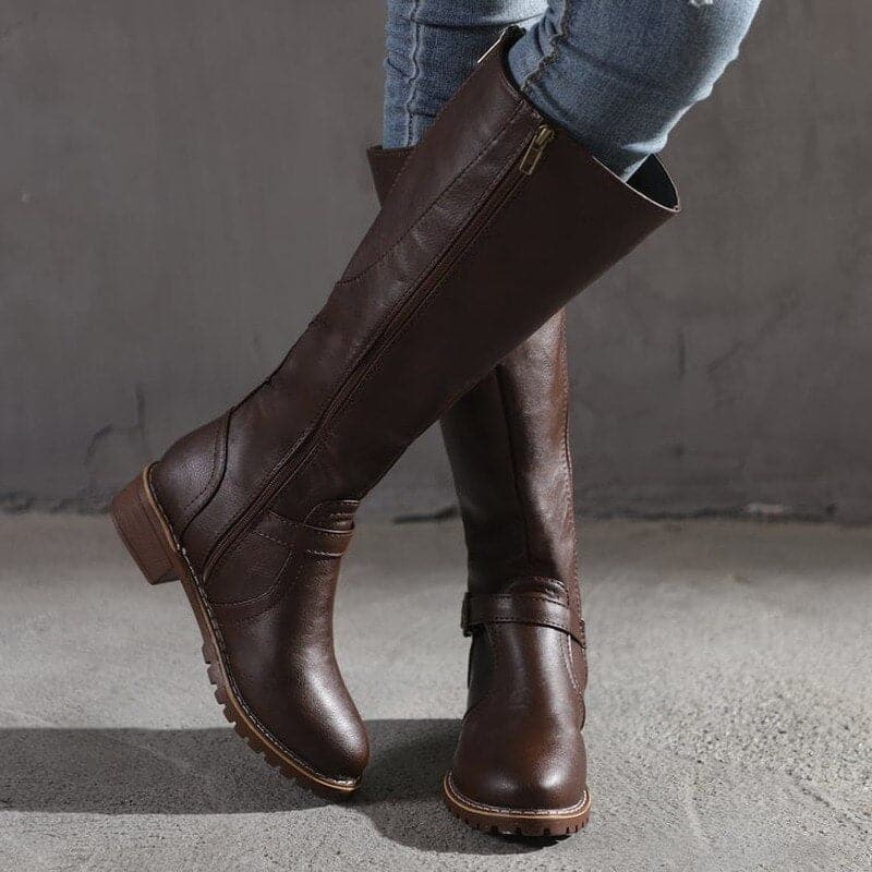 Bottes hautes femme, talon bloc, bout rond, marron, silhouette élancée, chic, confort, parfaites pour toutes occasions.
