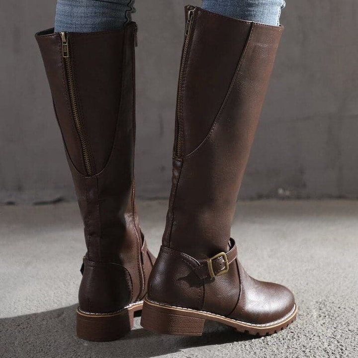 Bottes hautes femme, talon bloc, bout rond, marron, silhouette élancée, chic, confort, parfaites pour toutes occasions.