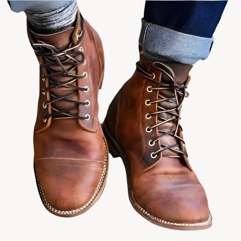 "Bottes homme robustes et classiques, tige haute, semelle antidérapante, style intemporel, confort ergonomique."