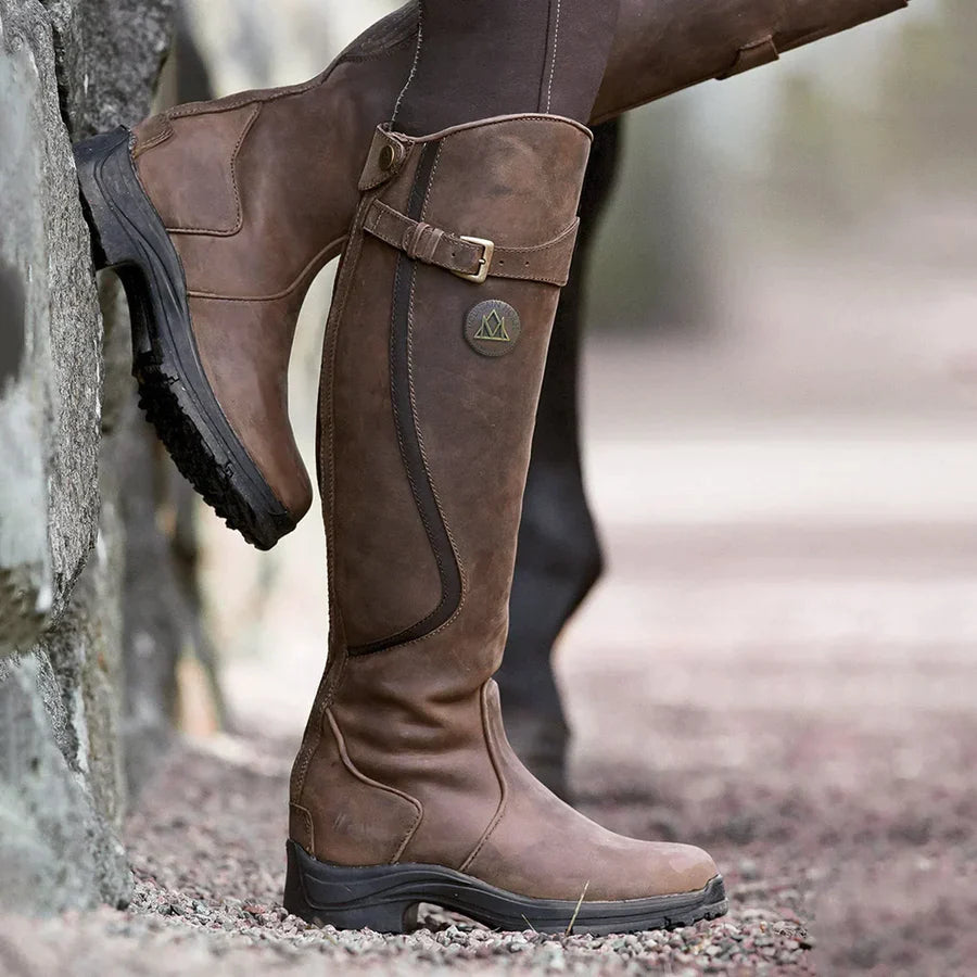 "Bottes imperméables Kai pour hommes, élégantes, robustes, protection pluie, semelle noire antidérapante, vue de profil."