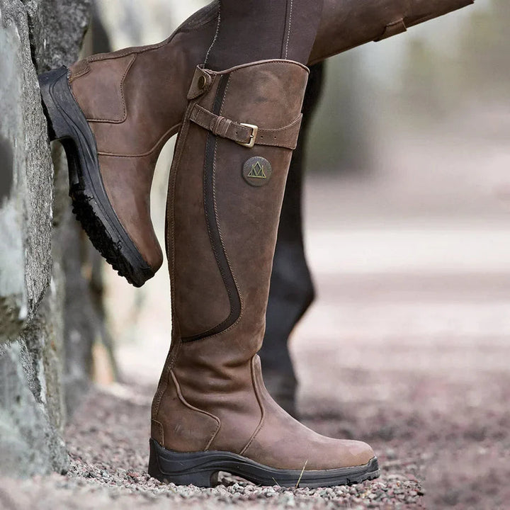 "Bottes imperméables Kai pour hommes, élégantes, robustes, protection pluie, semelle noire antidérapante, vue de profil."