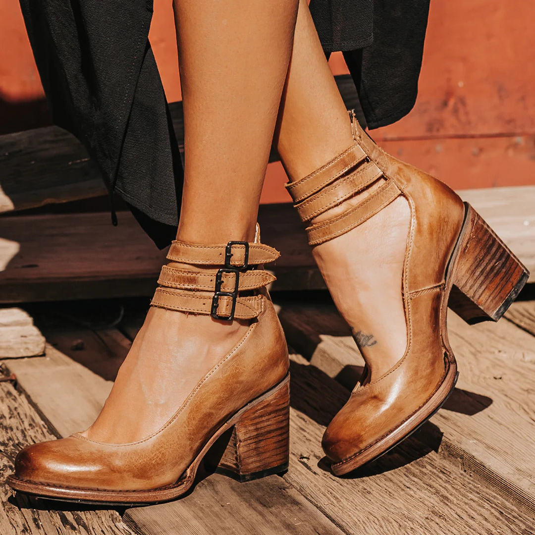 Bottes modernes élégantes pour femme, confortables et raffinées, avec design sophistiqué pour un style quotidien polyvalent.