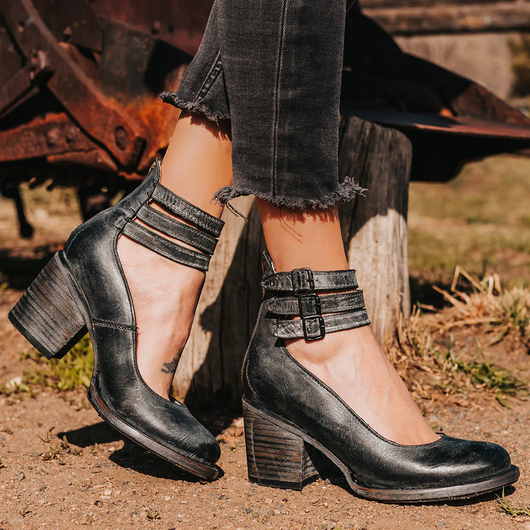 Bottes modernes élégantes pour femme, confortables et raffinées, avec design sophistiqué pour un style quotidien polyvalent.
