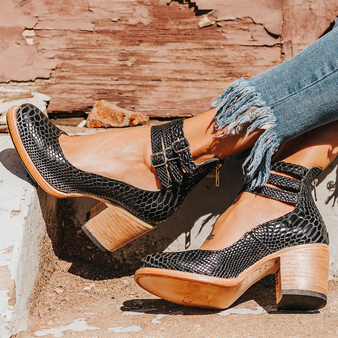 Bottes modernes élégantes pour femme, confortables et raffinées, avec design sophistiqué pour un style quotidien polyvalent.