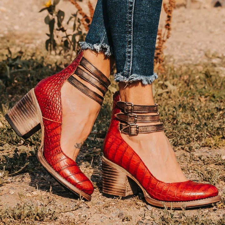 Bottes modernes élégantes pour femme, confortables et raffinées, avec design sophistiqué pour un style quotidien polyvalent.