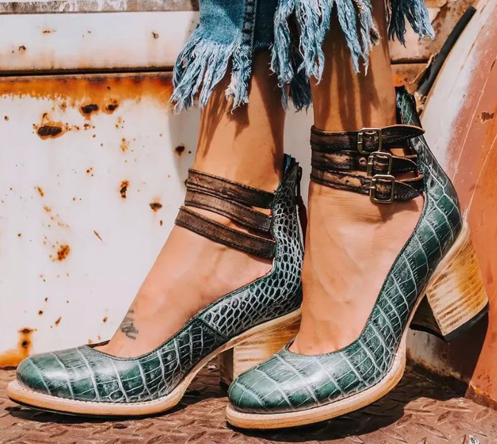 Bottes modernes élégantes pour femme, confortables et raffinées, avec design sophistiqué pour un style quotidien polyvalent.