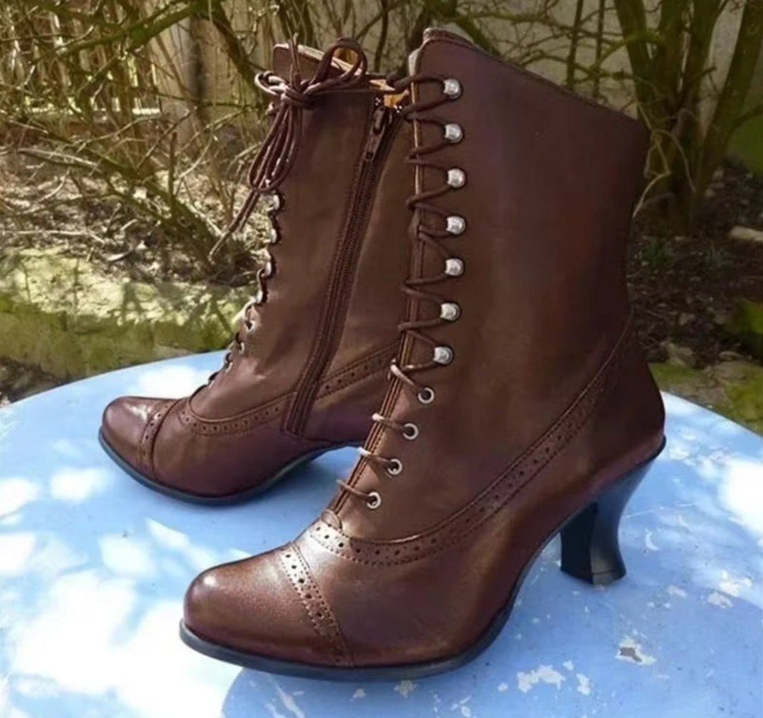 Bottes motardes en cuir à lacets, talons hauts, semelle plateforme, allure vintage pour femmes, élégantes et modernes.