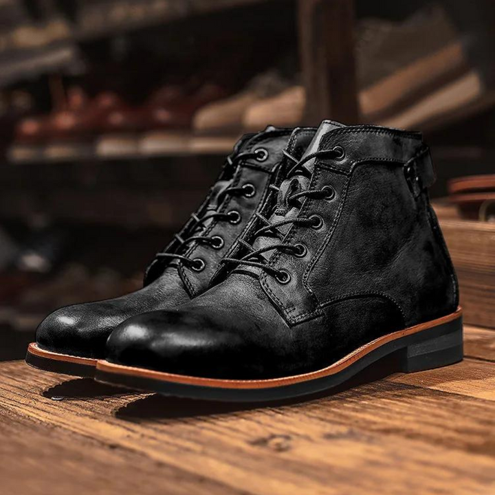 Bottes pour hommes en cuir brun, design élégant, doublure douce, semelle robustes, parfaites pour chaleur et confort.