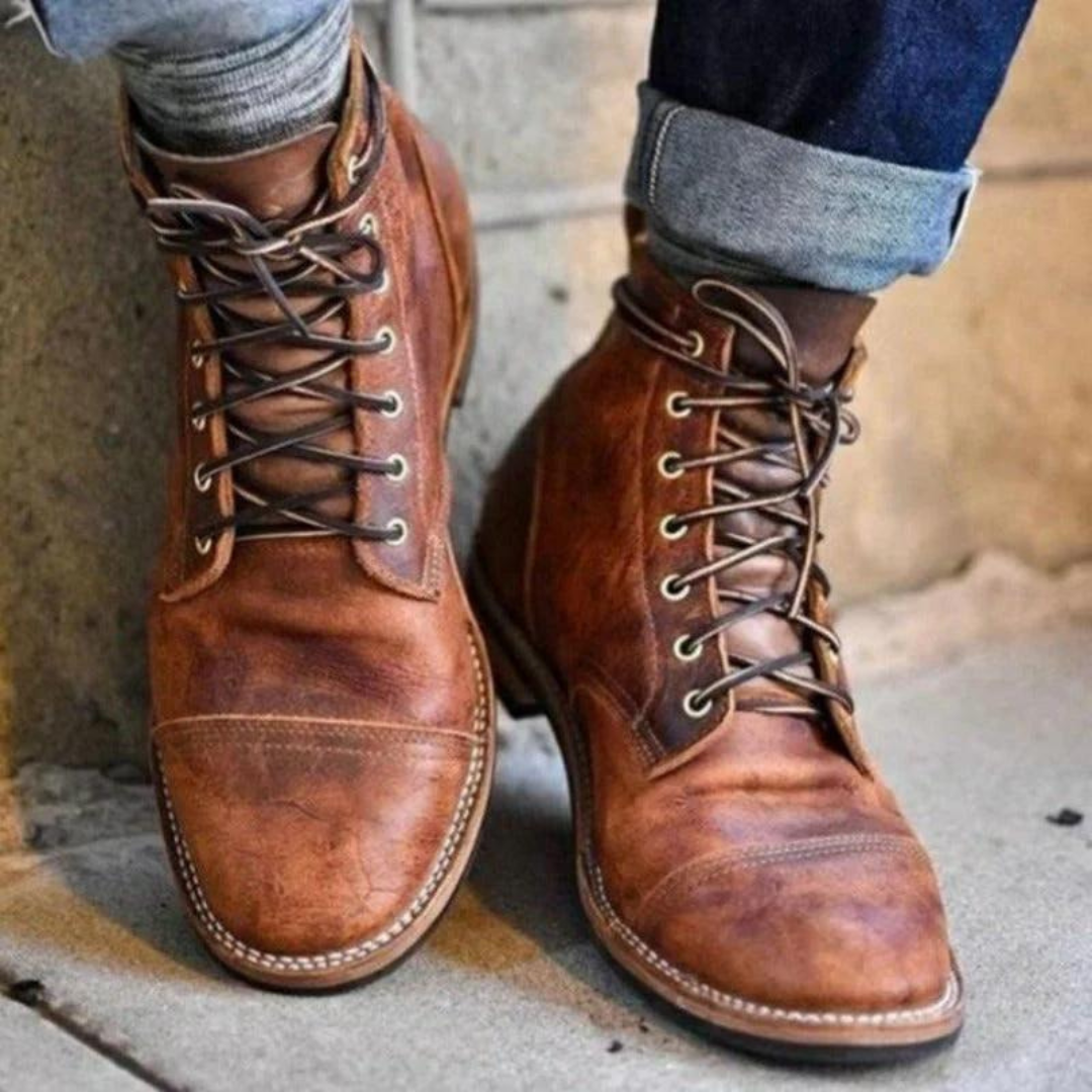 "Bottes vintage hommes marron, élégantes et robustes, style intemporel et confort optimal"