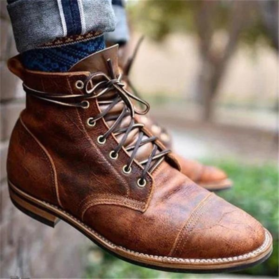 "Bottes vintage hommes marron, élégantes et robustes, style intemporel et confort optimal"