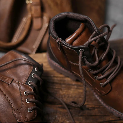 "Bottines en cuir marron haut de gamme, élégantes et confortables, parfaites pour toutes les occasions et tenues."
