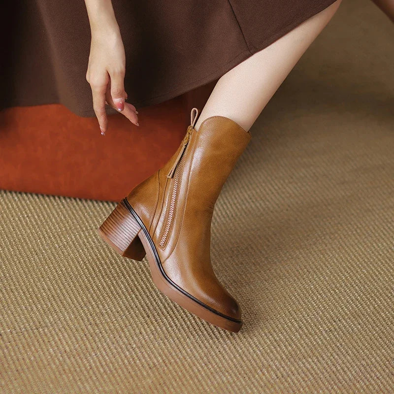 Bottines en cuir premium pour femme, élégantes et confortables, idéales pour un style moderne et durable.