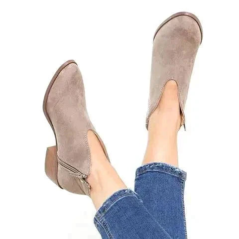 "Bottines femme franges léopard cuir nubuck, talon carré, élégance audacieuse et confort quotidien"