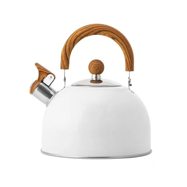 Bouilloire à sifflet inox 3L, design moderne, noire, sur cuisinière à induction. Élégante, sécurité optimale.