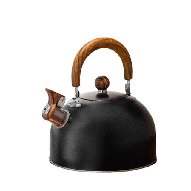 Bouilloire à sifflet inox 3L, design moderne, noire, sur cuisinière à induction. Élégante, sécurité optimale.