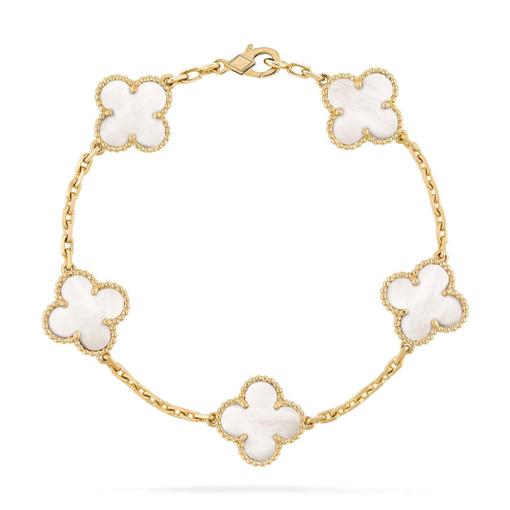 "Bracelet Ella en or plaqué, finition dorée brillante, design minimaliste et élégant, accessoire femme raffiné."