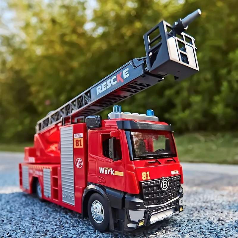 "Camion de pompier jouet réaliste, jet d'eau, sons et lumières, tout-terrain, échelle de sauvetage, plaisir de jeu enfant"