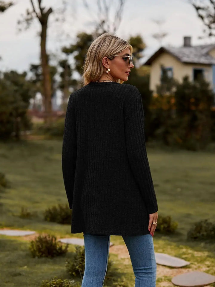 "Cardigan décontracté femme, manches longues, coupe fluide, idéal pour superposer avec style, tissu douillet, polyvalent."