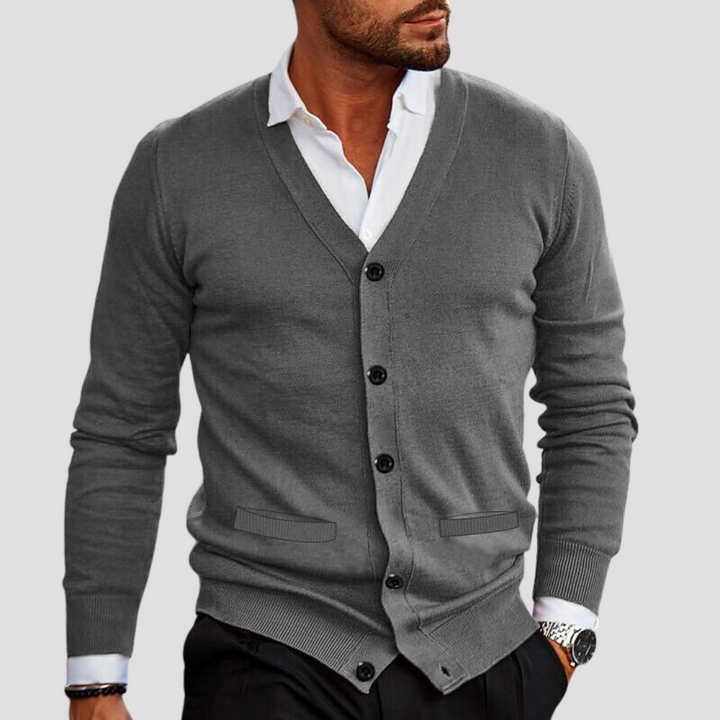"Cardigan en coton mélangé pour homme, vue de face, col V, coupe ajustée, maille douce et respirante, boutons ton sur ton."