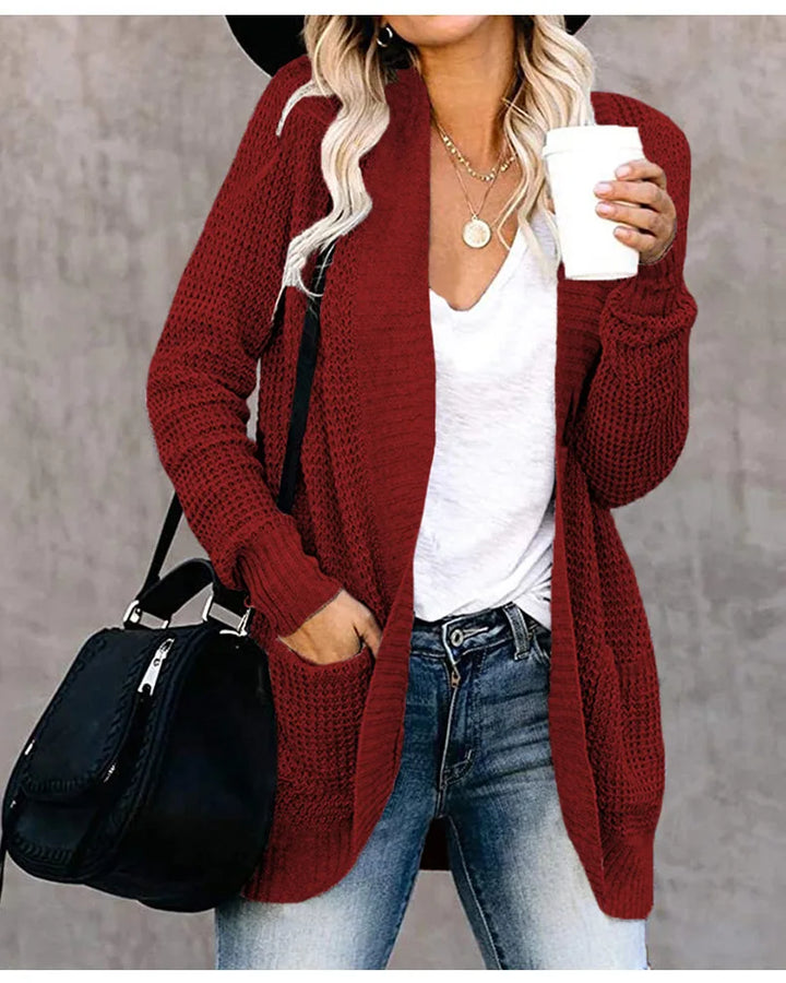 "Cardigan en laine pour femme, doux et élégant, coupe moderne, détail soigné, parfait pour toutes occasions."