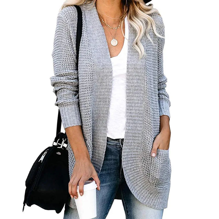 "Cardigan en laine pour femme, doux et élégant, coupe moderne, détail soigné, parfait pour toutes occasions."