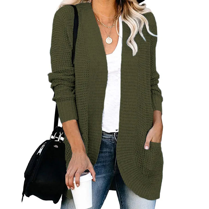 "Cardigan en laine pour femme, doux et élégant, coupe moderne, détail soigné, parfait pour toutes occasions."
