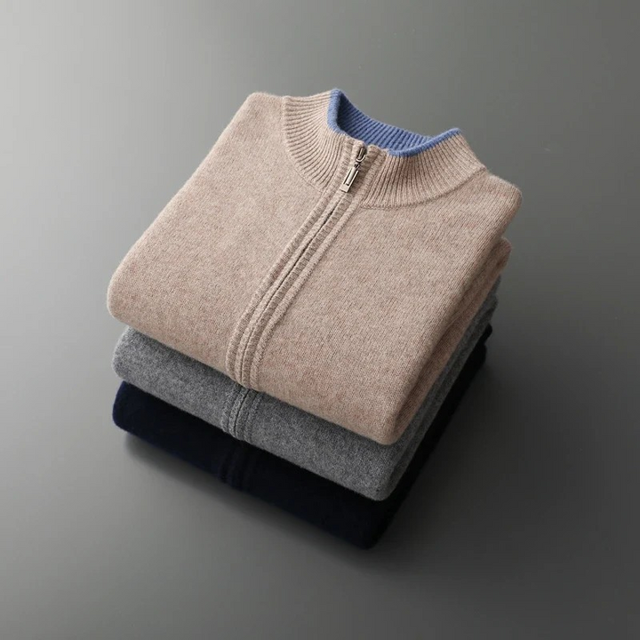 "Cardigan gris en laine mérinos pour homme avec fermeture éclair, élégant et chaud pour toutes saisons."