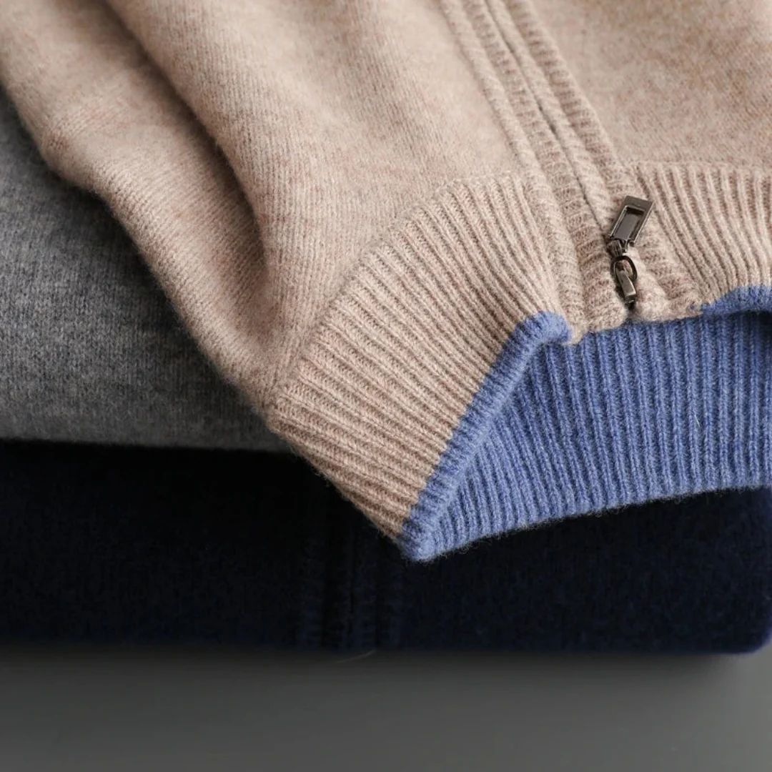 "Cardigan gris en laine mérinos pour homme avec fermeture éclair, élégant et chaud pour toutes saisons."