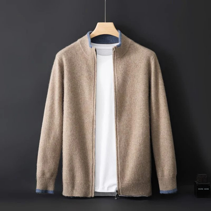 "Cardigan gris en laine mérinos pour homme avec fermeture éclair, élégant et chaud pour toutes saisons."