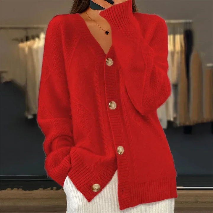 "Cardigan tricoté col V maille douce, boutons détaillés, ajoute une touche sophistiquée à votre tenue élégante et confortable