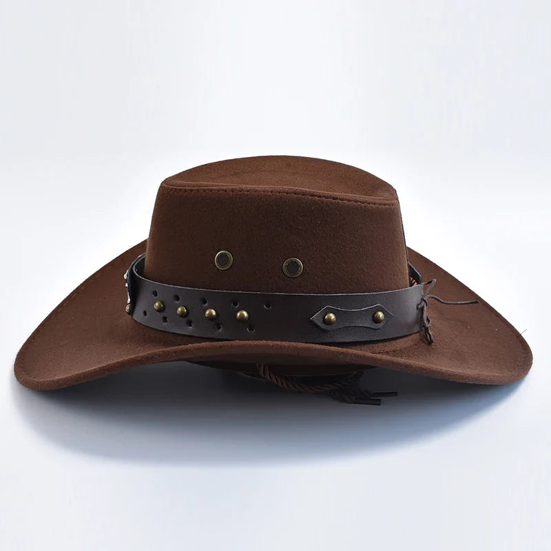 "Chapeau de cow-boy en cuir végétal avec jugulaire tressée, ajustable, vue de face, style western classique, accessoire femme