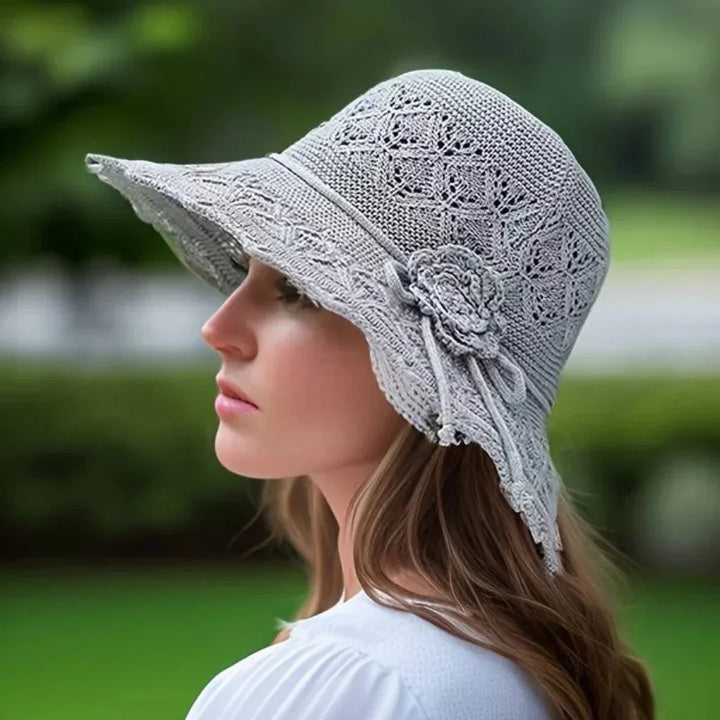 Chapeau de soleil élégant en dentelle, large bord, protection UV, idéal escapades estivales, couleurs variées, chic.