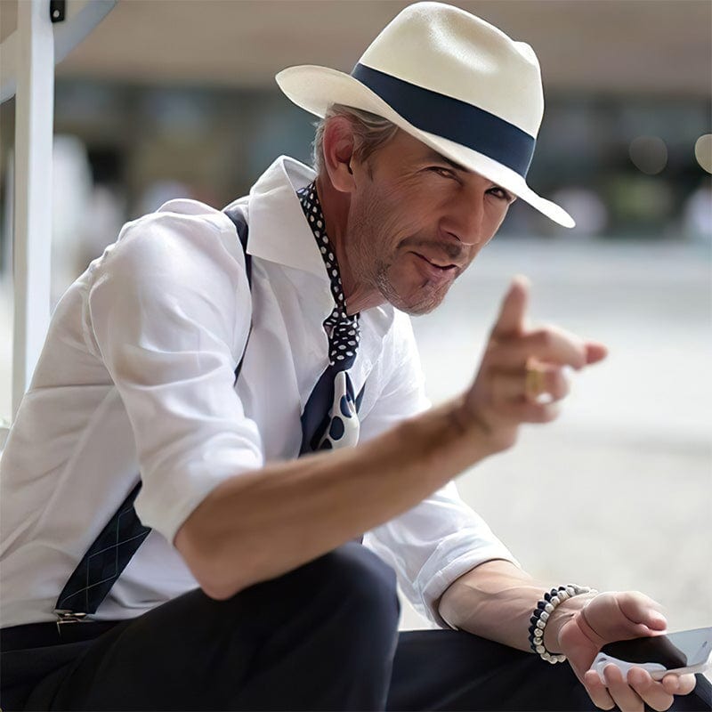 "Chapeau élégant en palmier toquilla fabriqué à la main, beige, style classique, accessoire chic pour toute occasion"