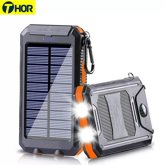 "Chargeur solaire 20000mAh étanche, antichoc, LED intégrée sur fond naturel, idéal pour activités extérieures."