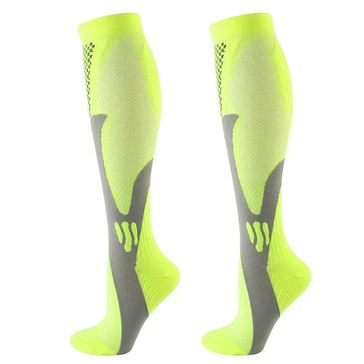 "Chaussettes de compression médicales, genou-haut, confortables, pour soulager jambes fatiguées et prévenir varices."