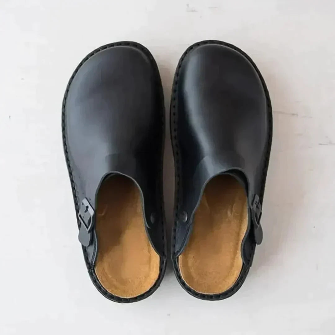 "Chaussons en cuir brun ergonomiques, confortables avec semelle gel pour un style élégant et un bien-être optimal."