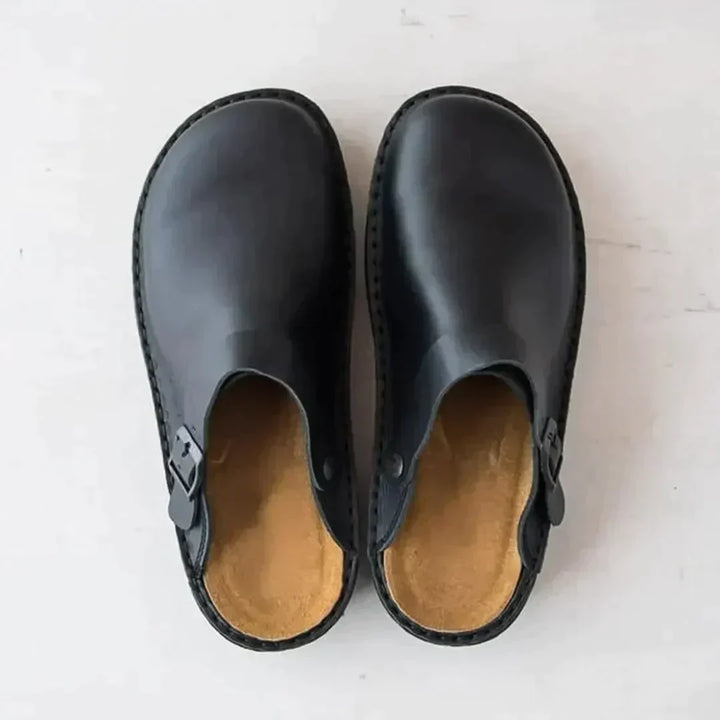 "Chaussons en cuir brun ergonomiques, confortables avec semelle gel pour un style élégant et un bien-être optimal."