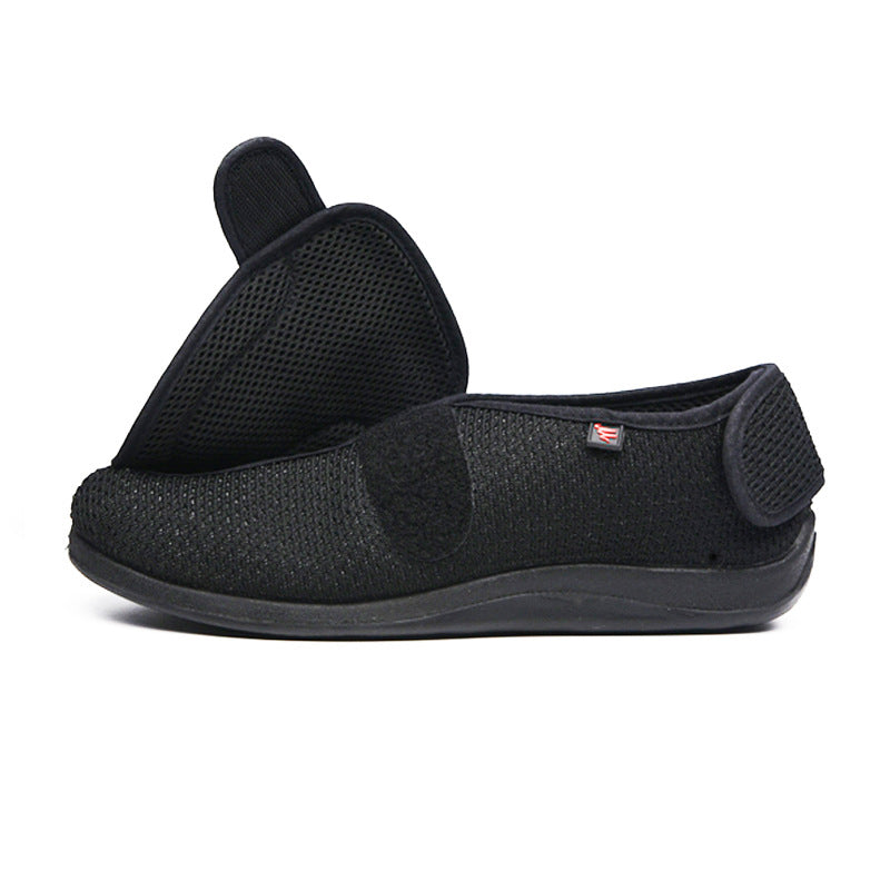 "Chaussons orthopédiques respirants gris avec semelles antidérapantes, parfaits pour pieds sensibles et confort à domicile."
