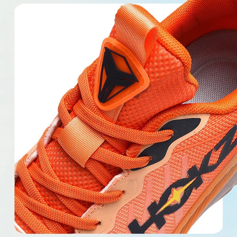 "Chaussure de sport ultra-légère blanche unisexe, semelle rembourrée, idéale pour course et fitness, design moderne."