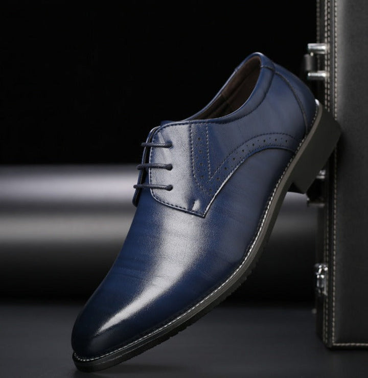 Chaussures à lacets élégantes pour homme en cuir noir, marron, bleu et brun clair avec semelle confort, style raffiné.