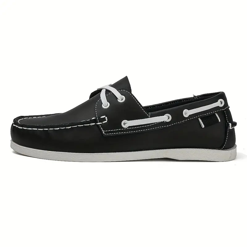 "Chaussures bateau rétro homme, cuir marron, style classique, pour sorties ou promenades, confort durable et élégant."
