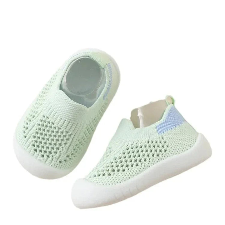 "Chaussures bébé maille flexibles, confortables, semelle souple, idéal premiers pas, plusieurs couleurs disponibles"