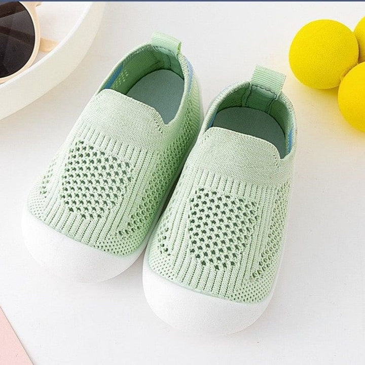 "Chaussures bébé maille flexibles, confortables, semelle souple, idéal premiers pas, plusieurs couleurs disponibles"
