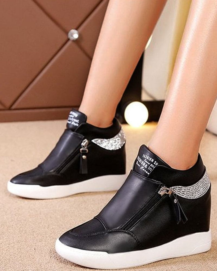 "Chaussures compensées pour femmes, baskets bottines Elina modernes avec semelle moelleuse, style urbain élégant."